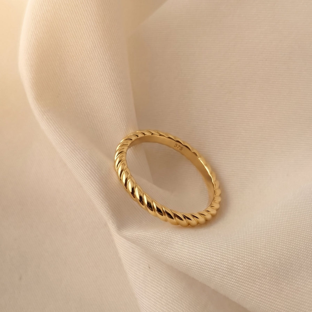 9ct Yellow Gold Fine Twist Ladies Wedding Ring