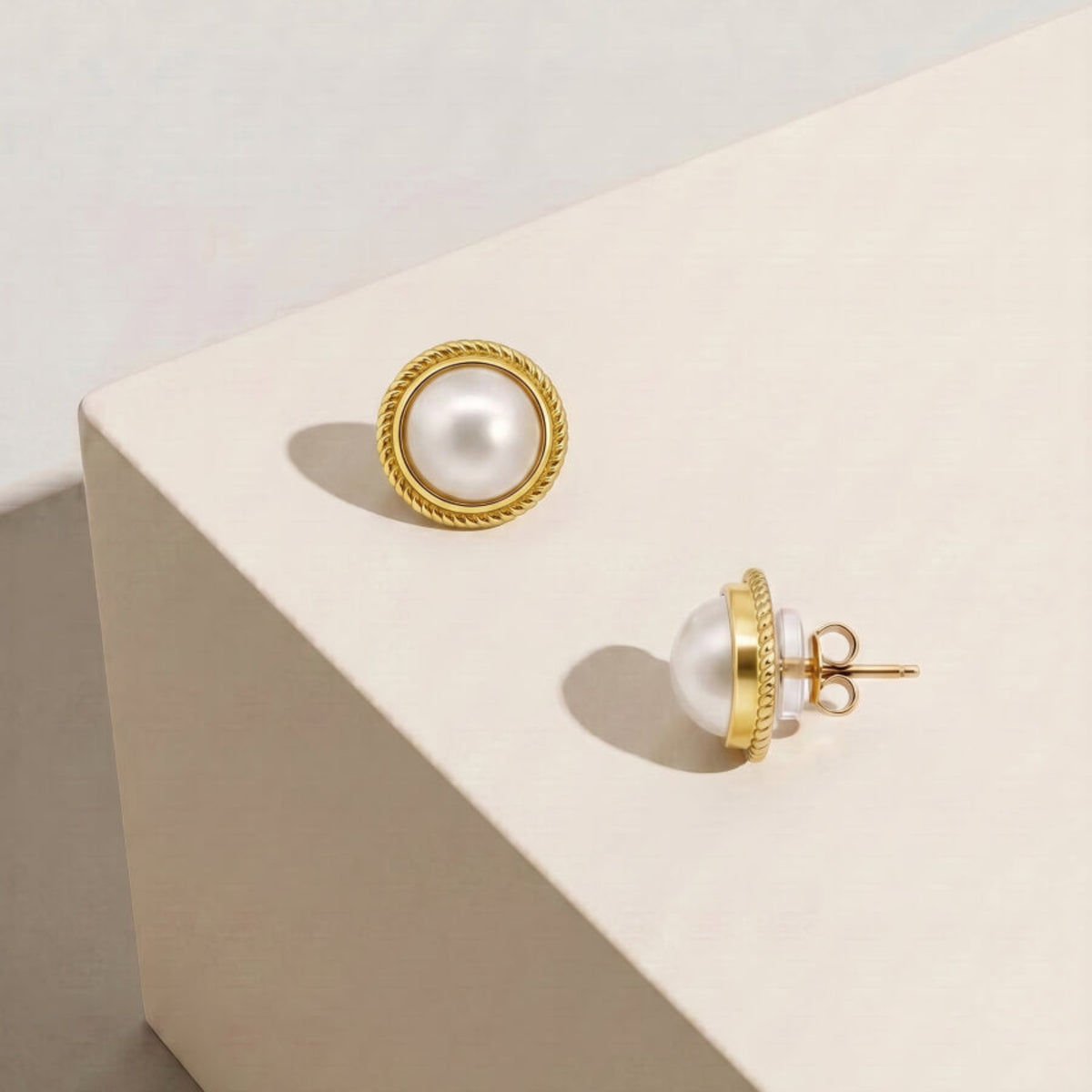 9ct Yellow Gold Round Mabe Pearl Earring