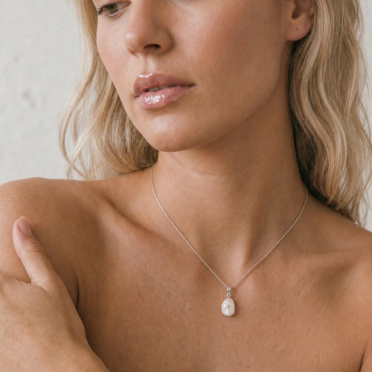 9ct White Gold Baroque Pearl Pendant