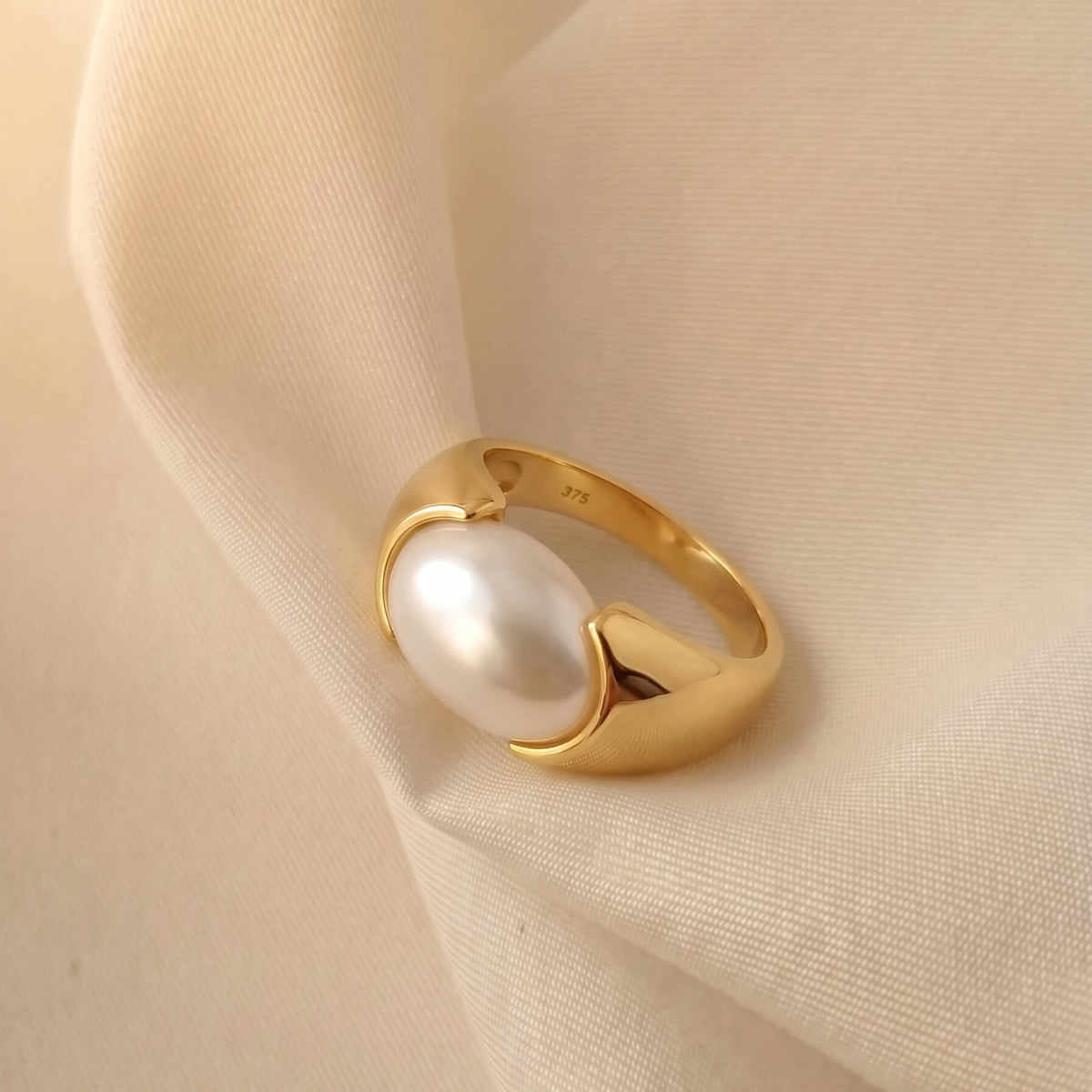 9ct Yellow Gold Oval Mabe Pearl Ring