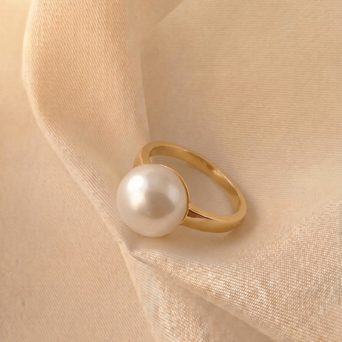 9ct Yellow Gold Freshwater Button Pearl Ring