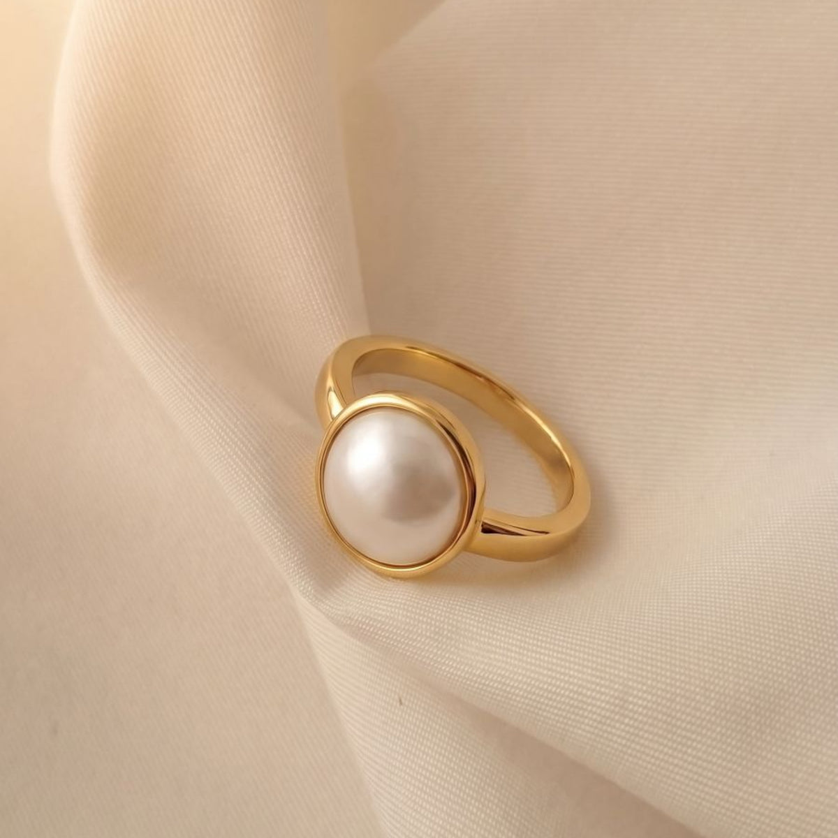 9ct Yellow Gold Round Mabe Pearl Ring