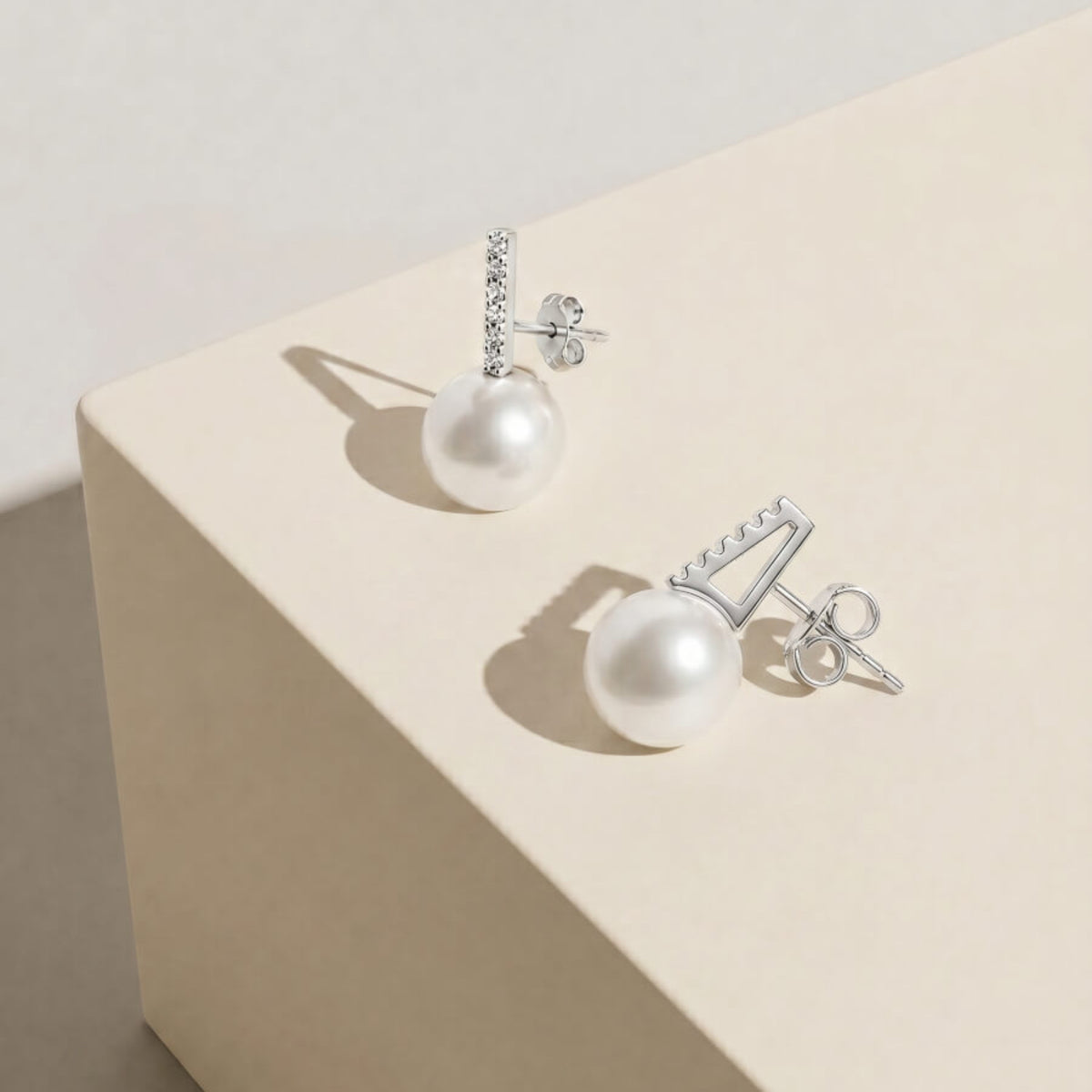 9ct White Gold Diamond & Pearl Stud Earrings