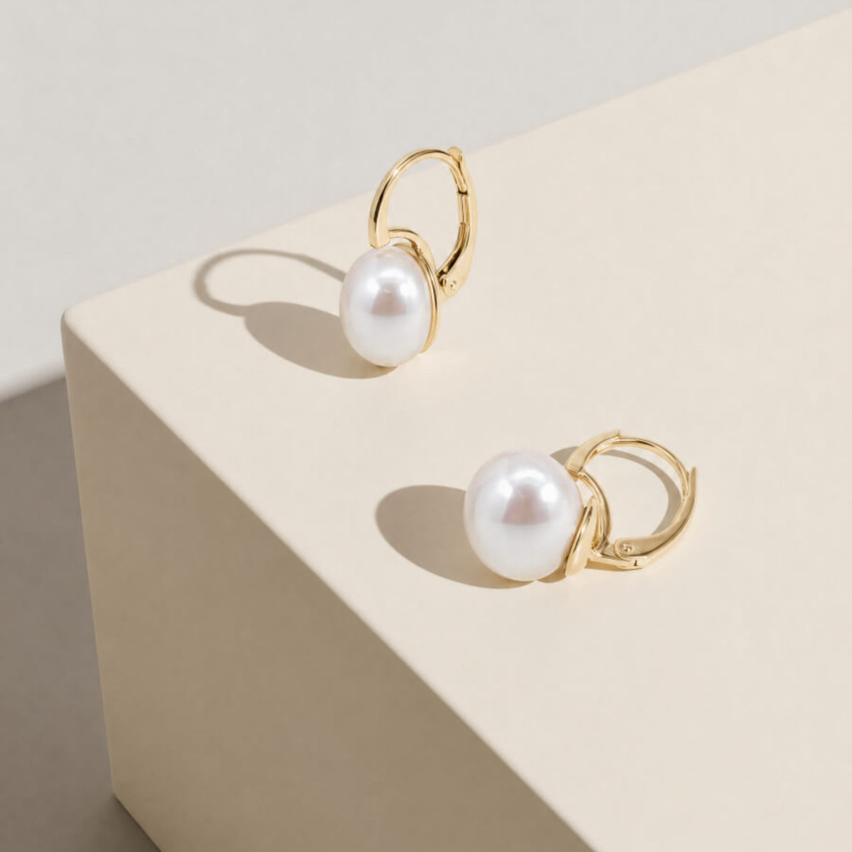 9ct Yellow Gold Button Pearl Earrings