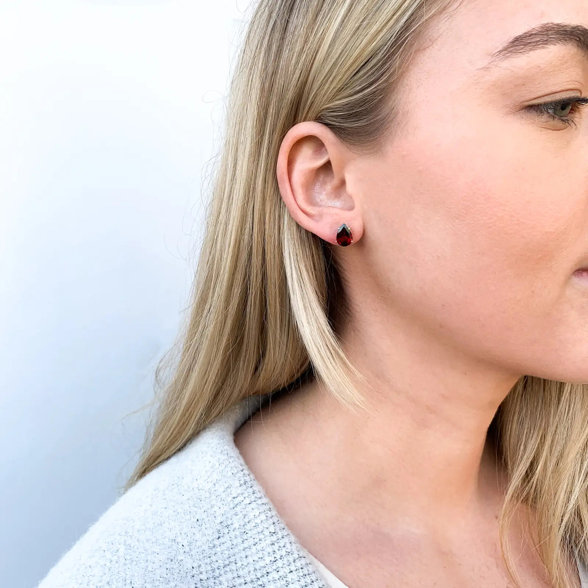 9ct Yellow Gold Teardrop Natural Garnet Stud Earrings