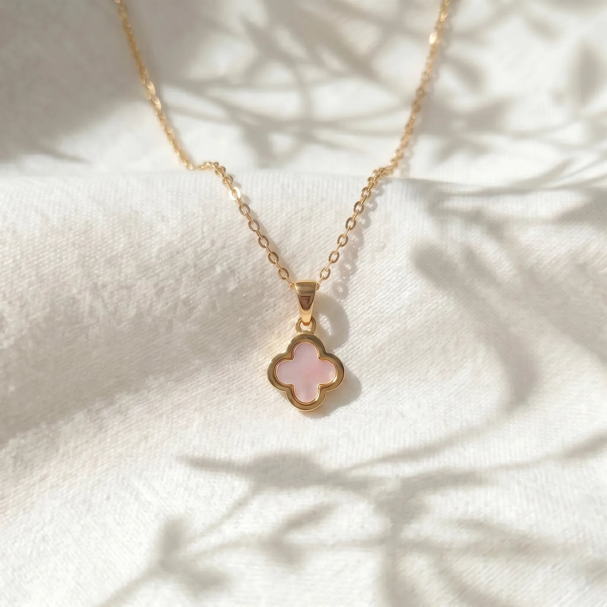 9ct Yellow Gold Mother Of Pearl Clover Pendant
