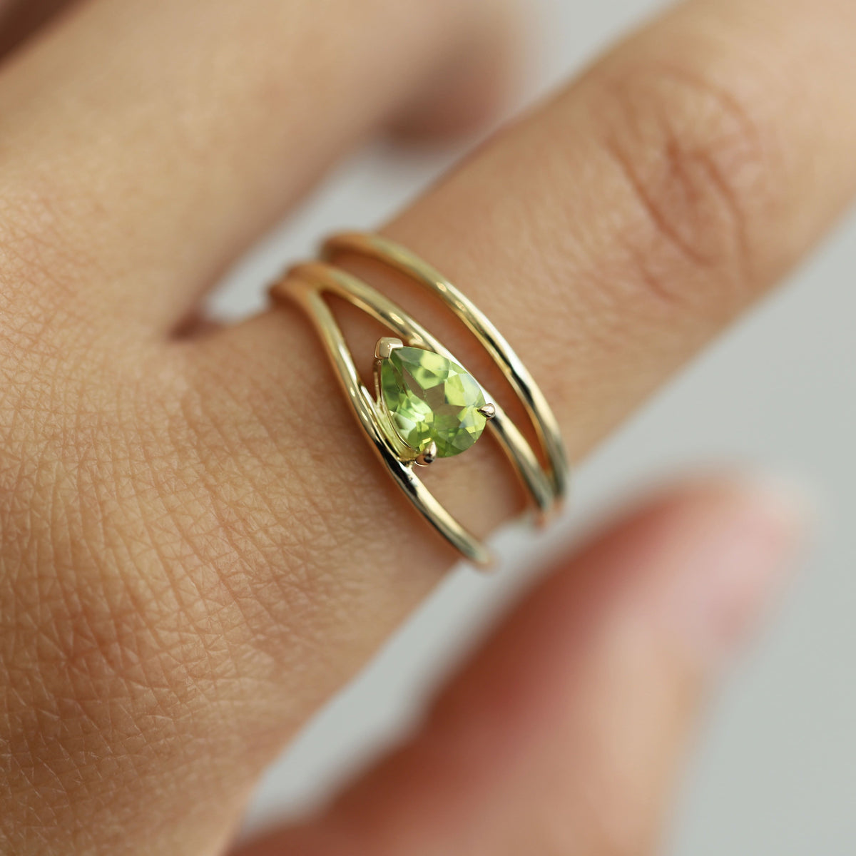 9ct Yellow Gold Three Band Peridot Dress Ring
