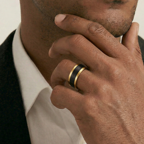 Men's 9ct Yellow Gold & Carbon Fibre Wedding Ring - alternate view