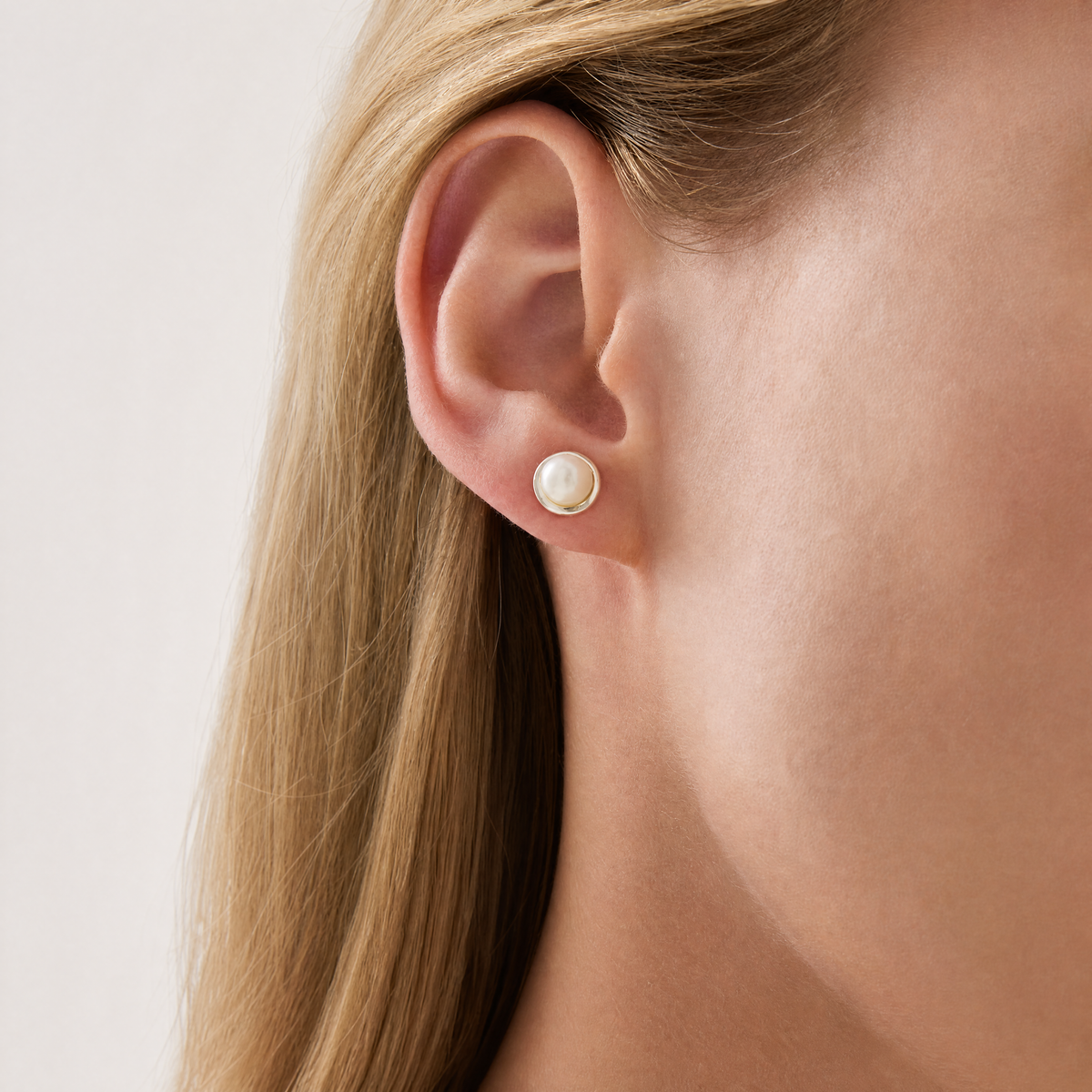 Najo Moonbean Pearl Stud earrings