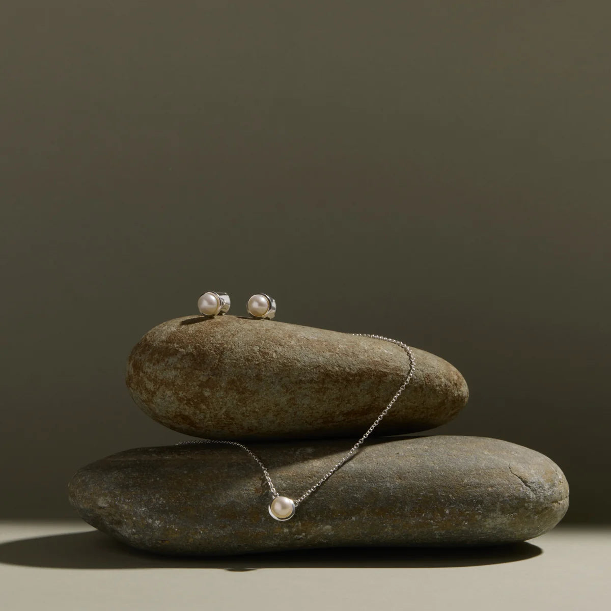 Najo Moonbean Pearl Stud earrings