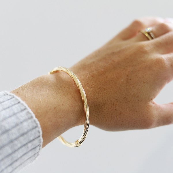 9ct Yellow Gold Oval Hinged Twist Bangle - alternate view