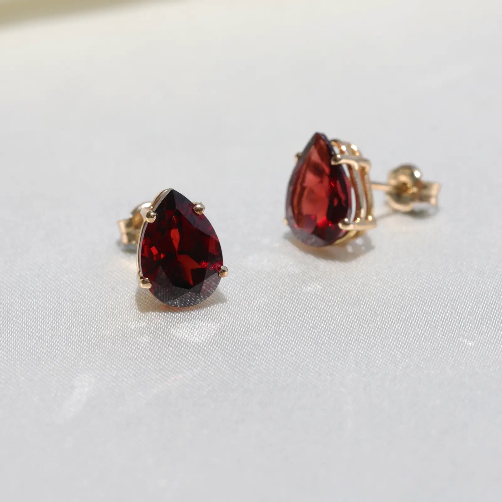 9ct Yellow Gold Teardrop Natural Garnet Stud Earrings