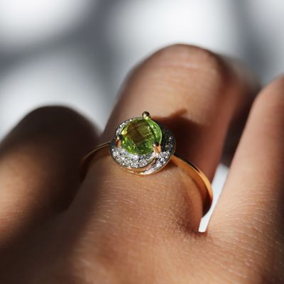 18ct Yellow Gold Peridot & Diamond Ring - alternate