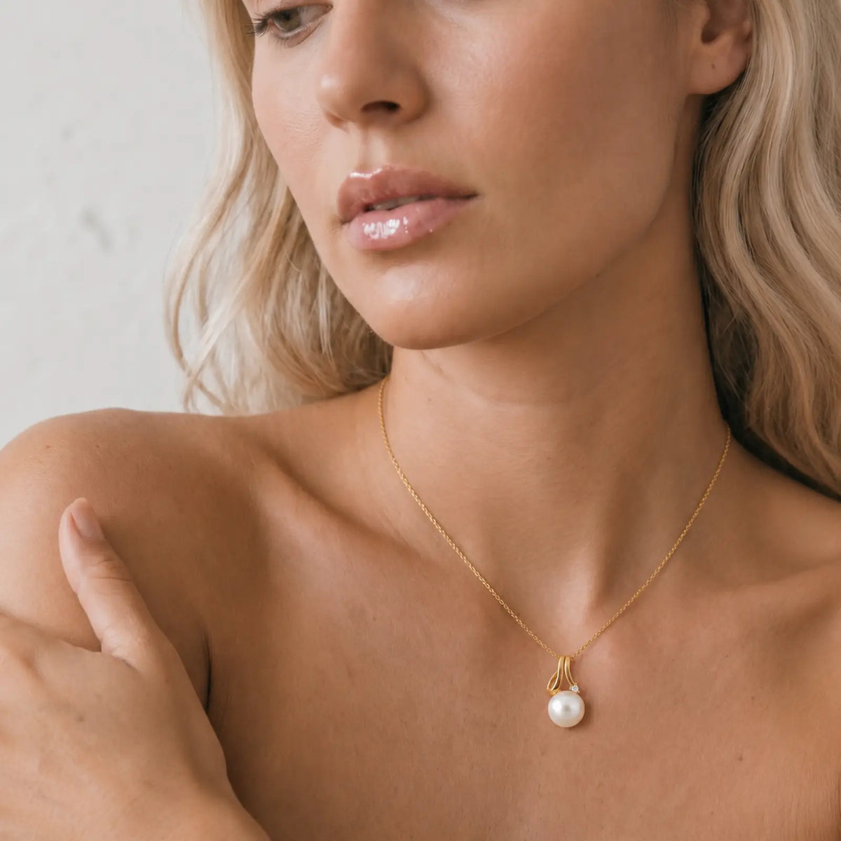 9ct Yellow Gold Freshwater Pearl And Diamond Pendant