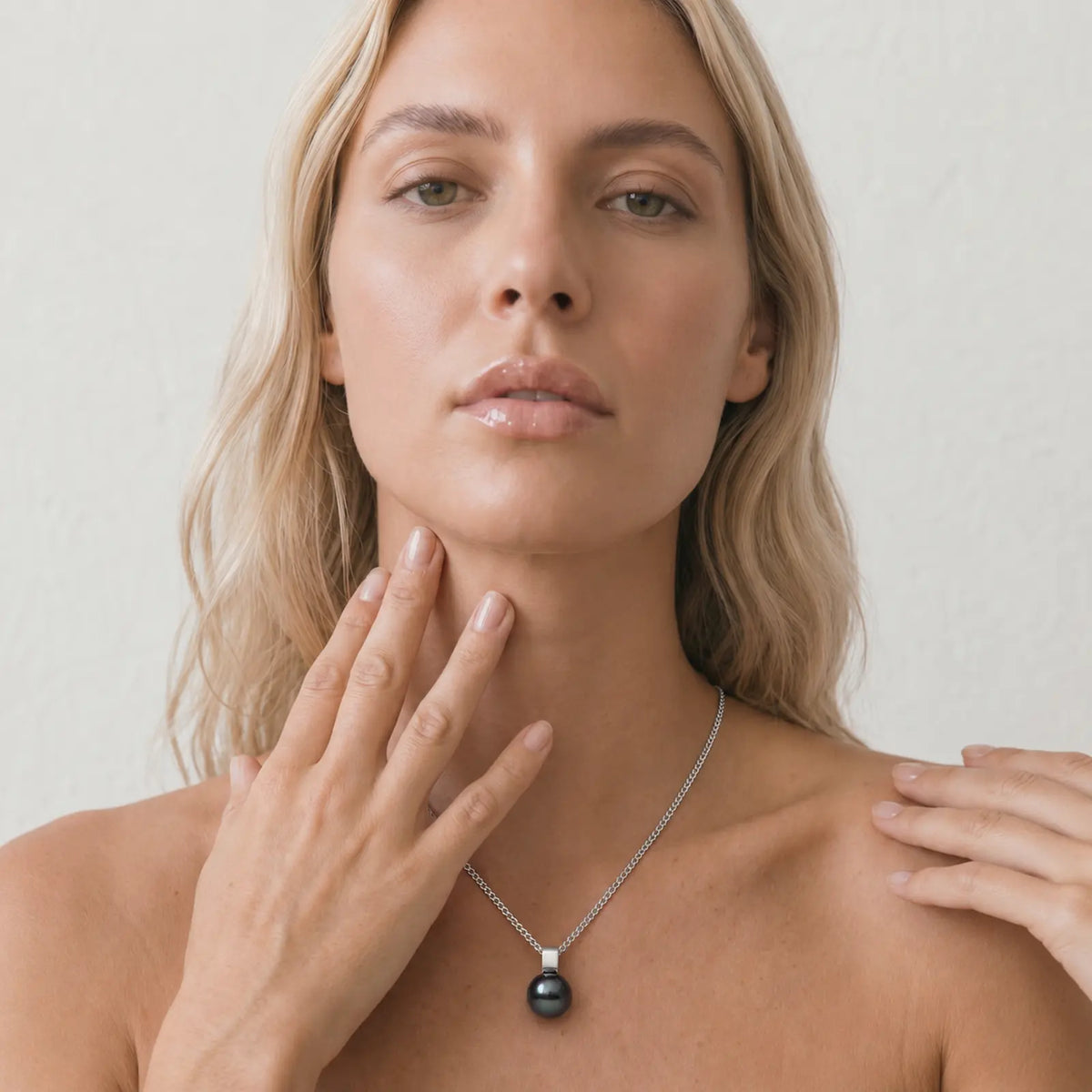 9ct White Gold Black Tahitian Pearl Pendant