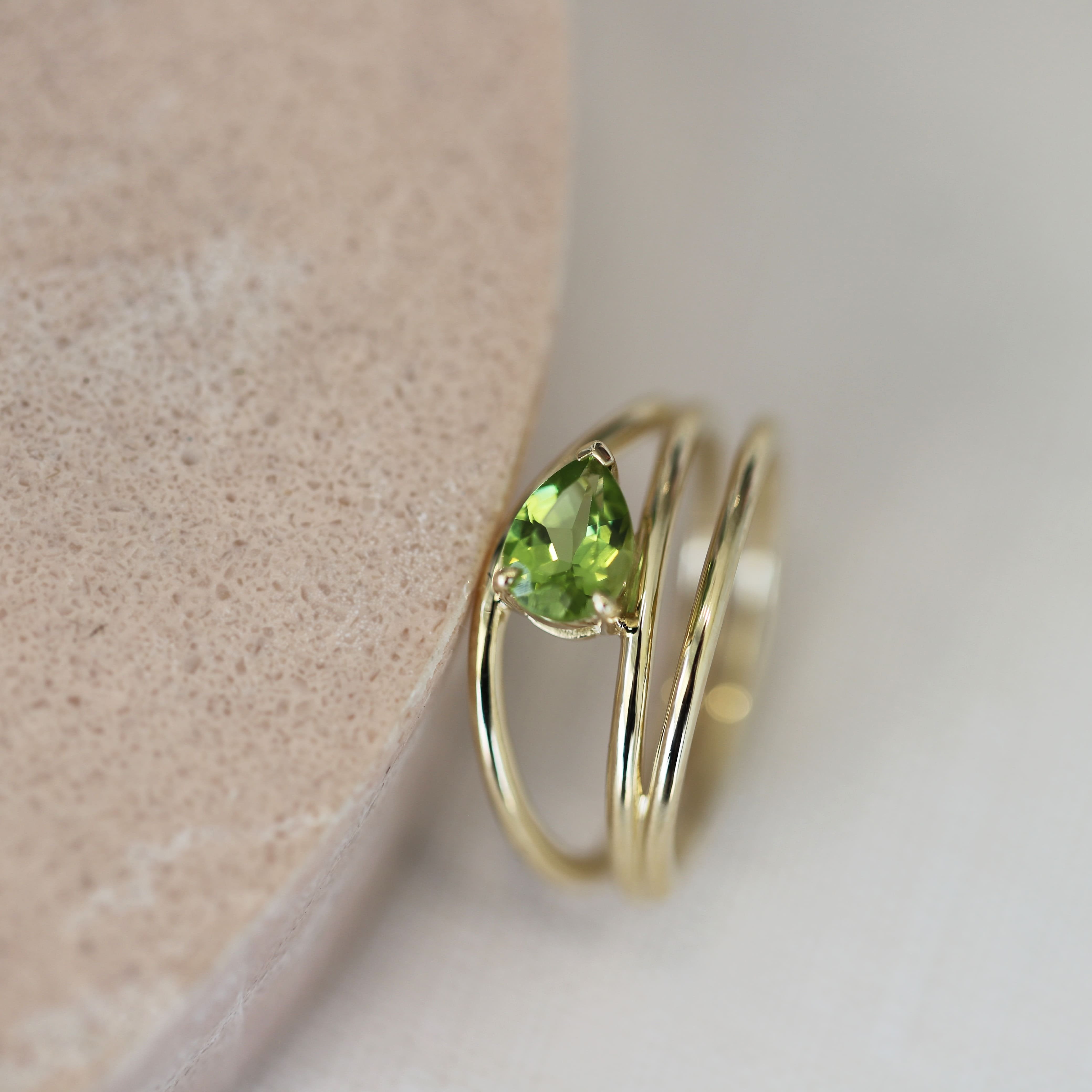 9ct Yellow Gold Three Band Peridot Dress Ring